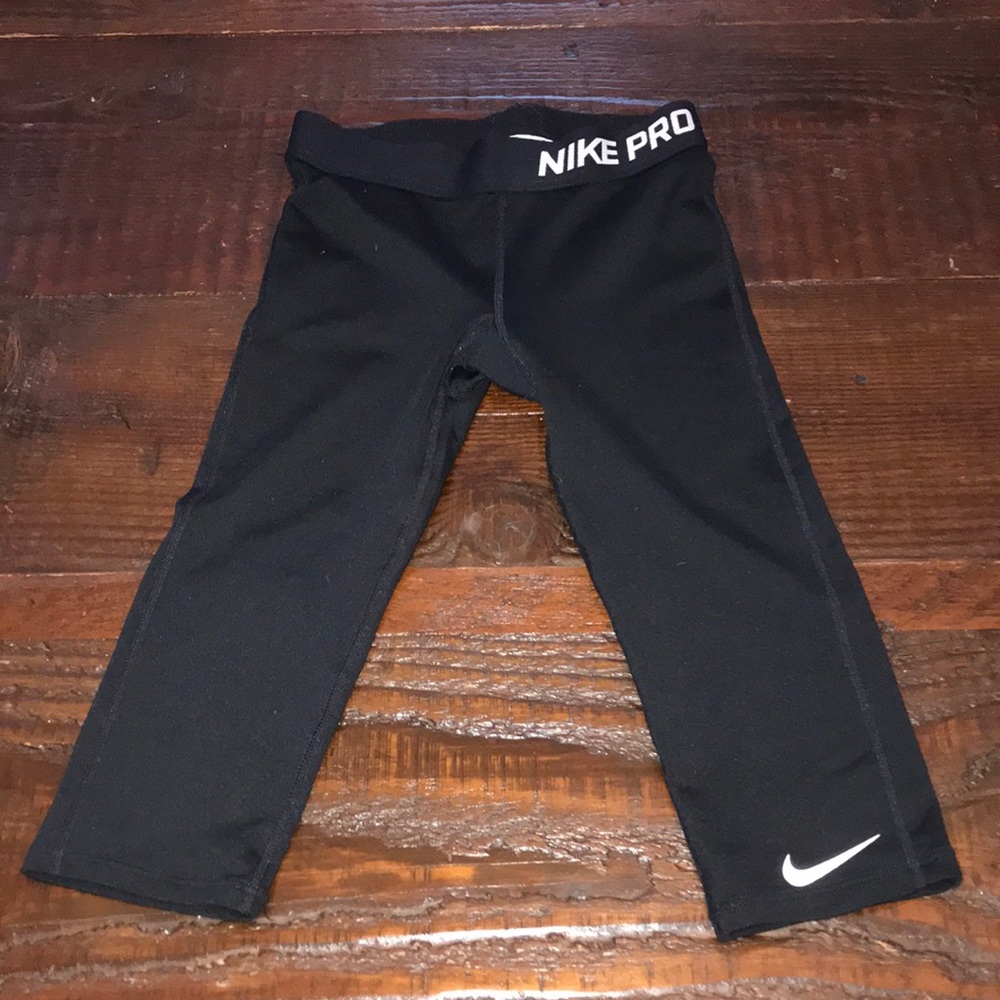 Nike pro knee length leggings